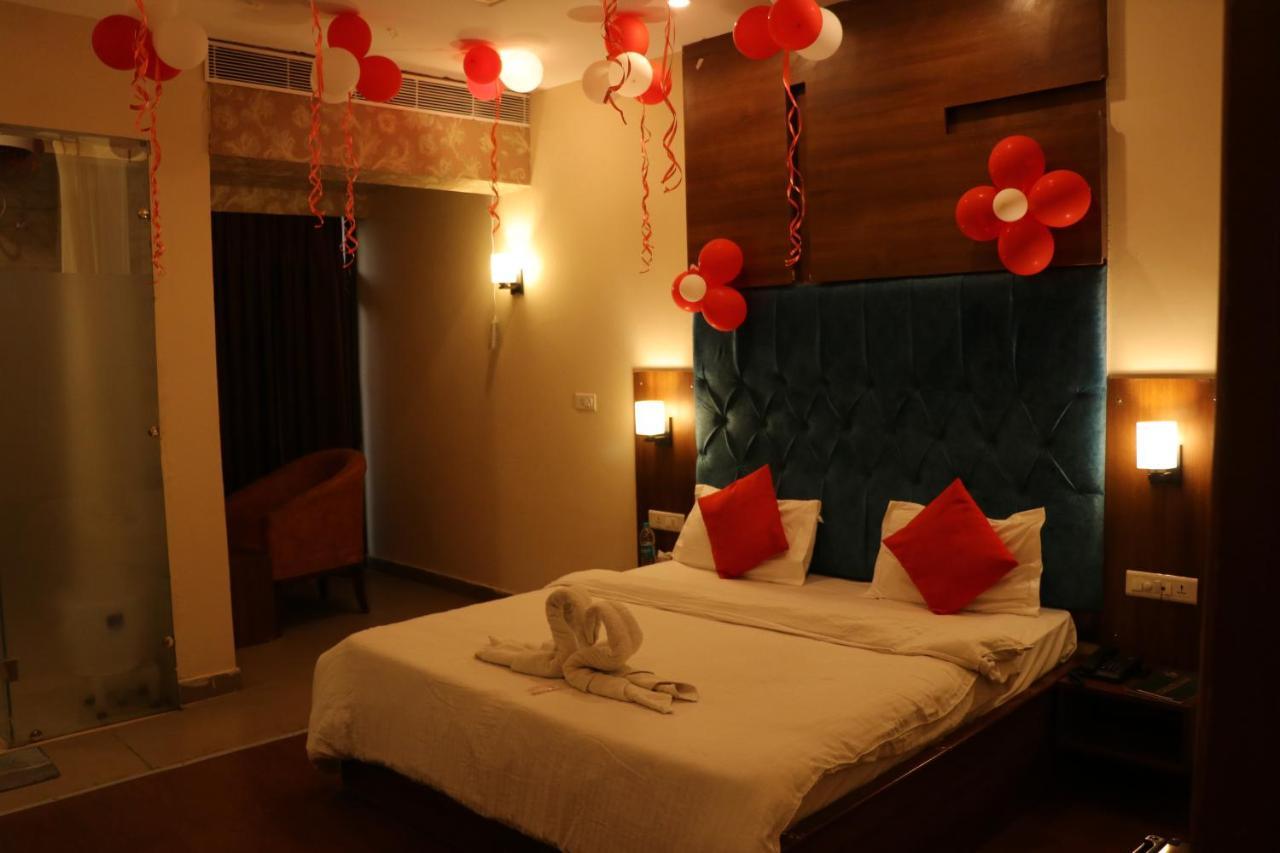 Hotel Pushap Palace Patiāla Dış mekan fotoğraf