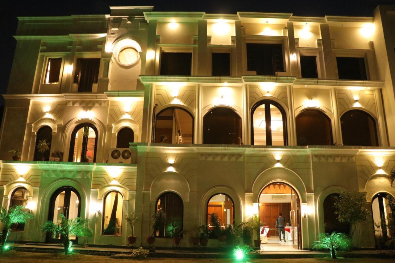 Hotel Pushap Palace Patiāla Dış mekan fotoğraf