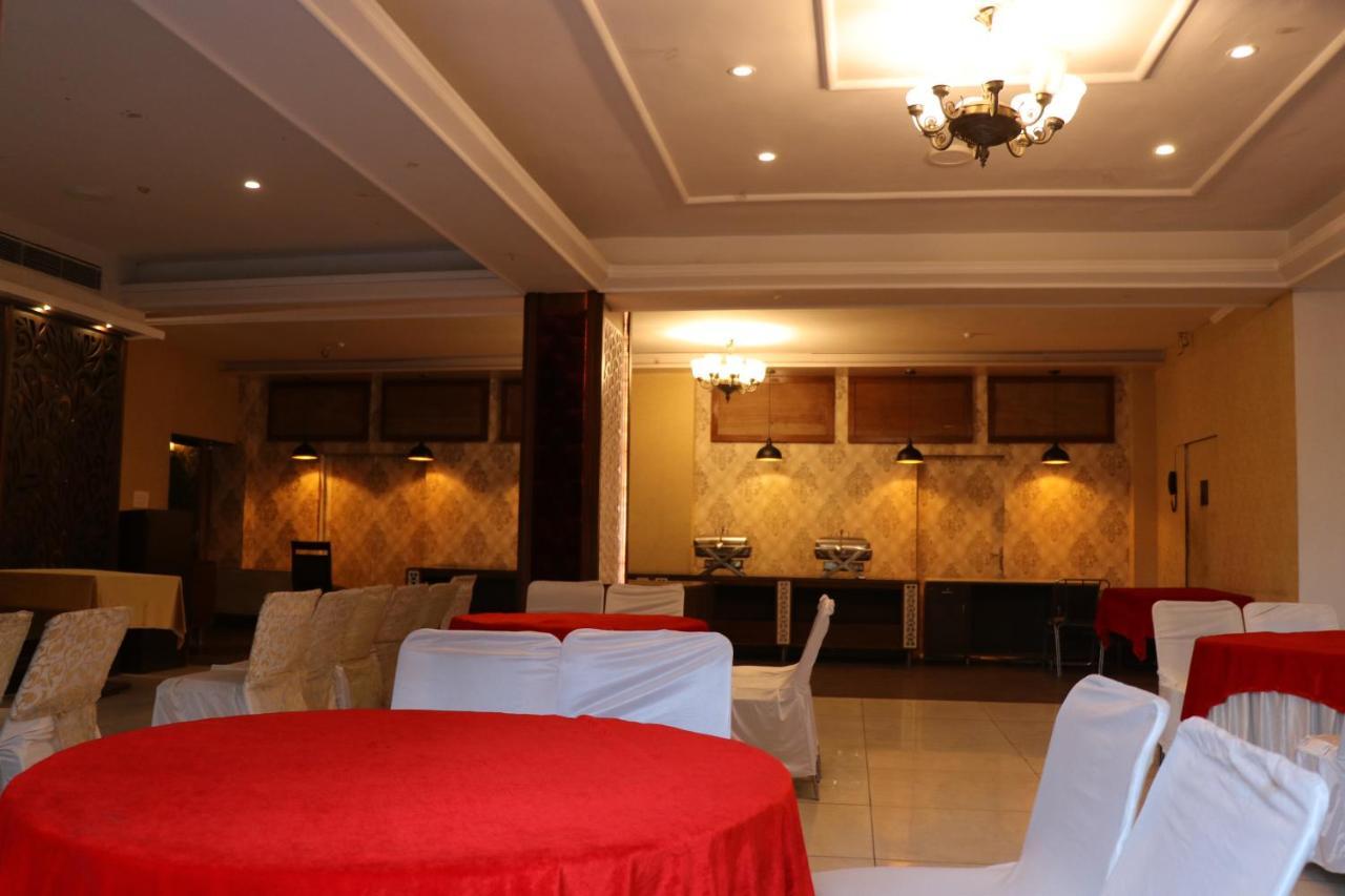 Hotel Pushap Palace Patiāla Dış mekan fotoğraf