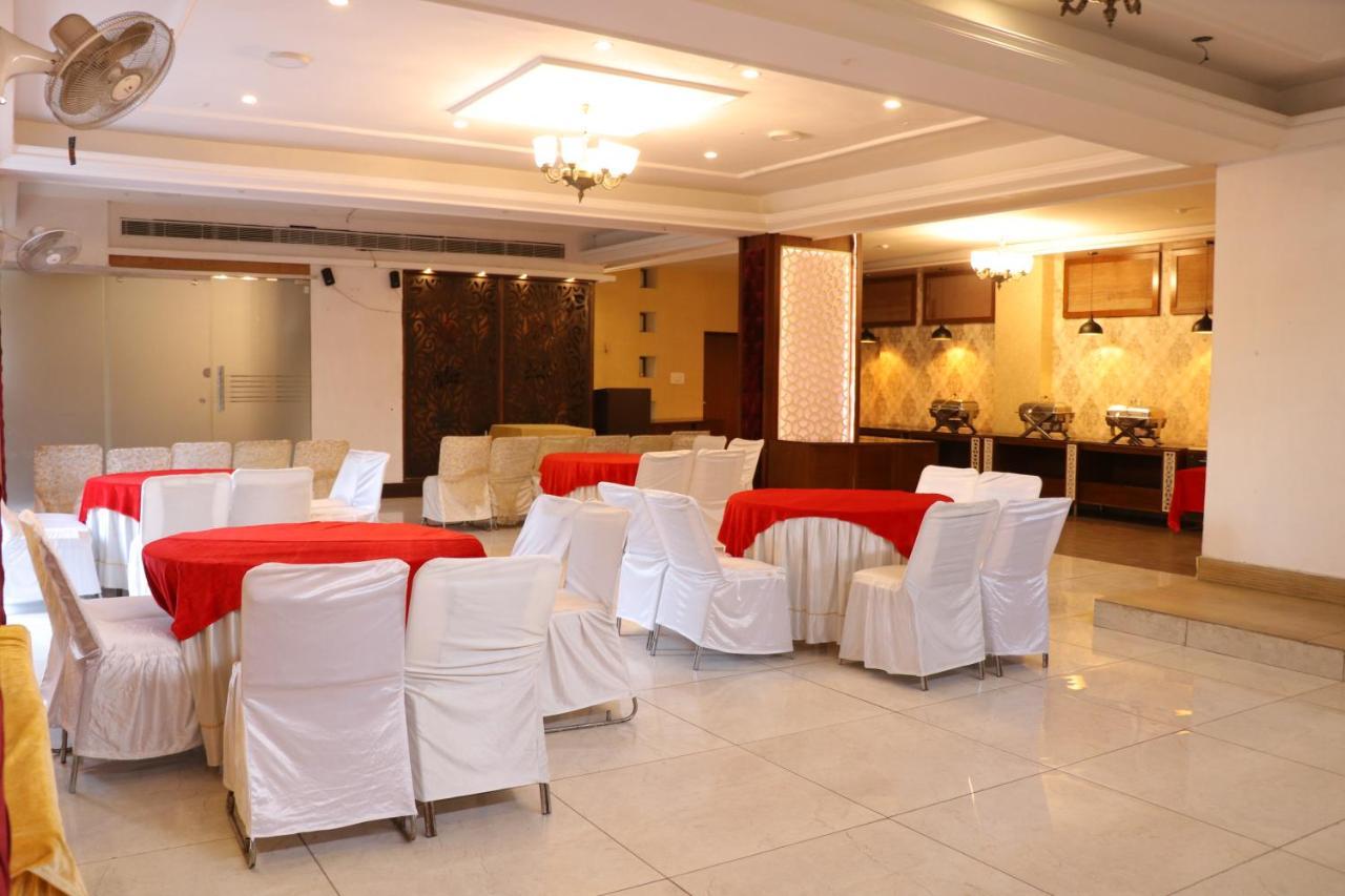 Hotel Pushap Palace Patiāla Dış mekan fotoğraf