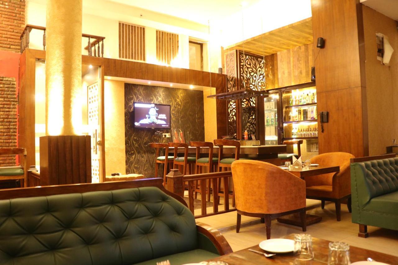 Hotel Pushap Palace Patiāla Dış mekan fotoğraf
