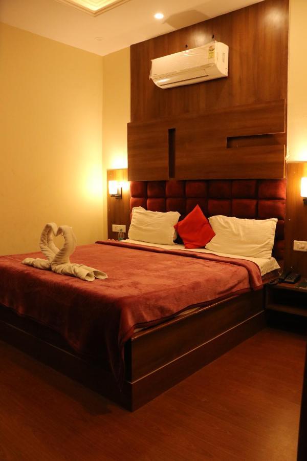 Hotel Pushap Palace Patiāla Dış mekan fotoğraf