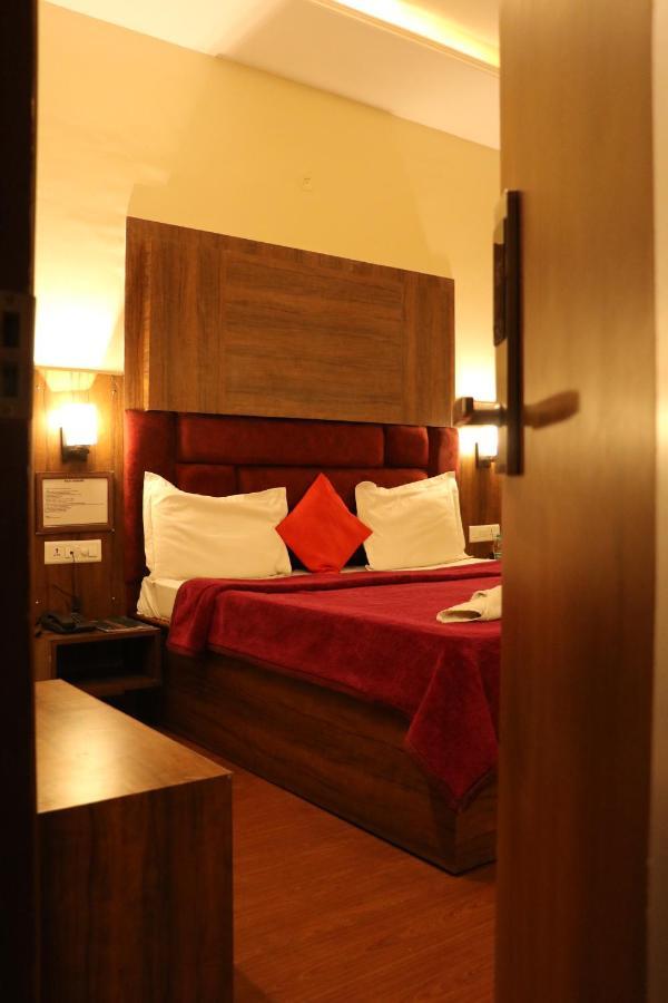 Hotel Pushap Palace Patiāla Dış mekan fotoğraf