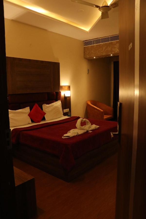 Hotel Pushap Palace Patiāla Dış mekan fotoğraf