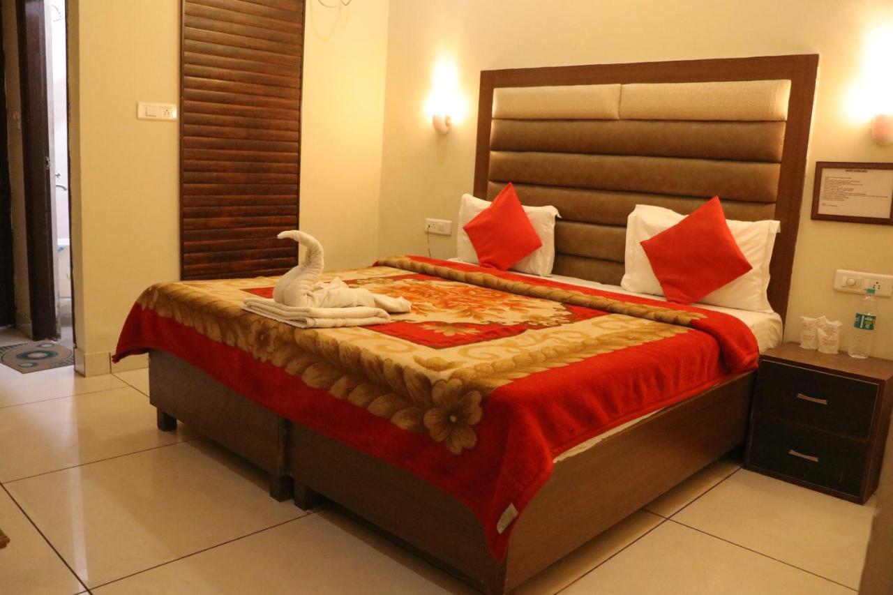 Hotel Pushap Palace Patiāla Dış mekan fotoğraf
