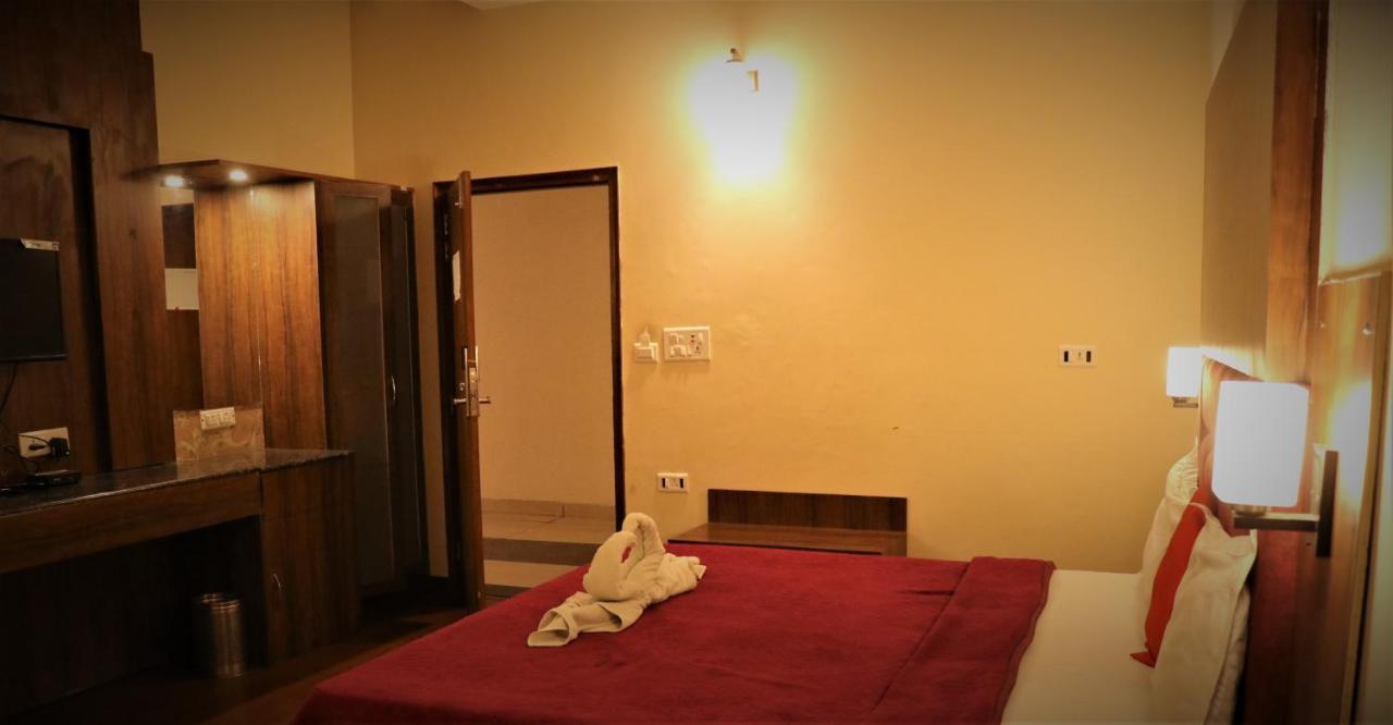 Hotel Pushap Palace Patiāla Dış mekan fotoğraf