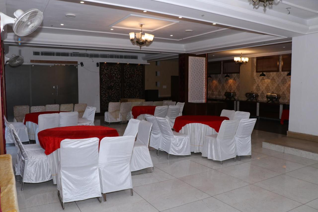 Hotel Pushap Palace Patiāla Dış mekan fotoğraf