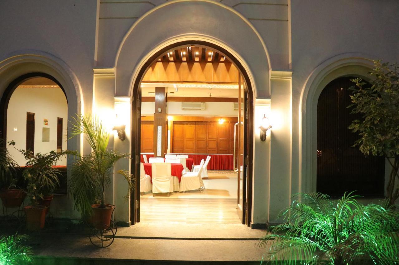 Hotel Pushap Palace Patiāla Dış mekan fotoğraf