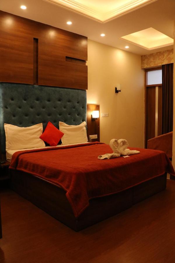 Hotel Pushap Palace Patiāla Dış mekan fotoğraf