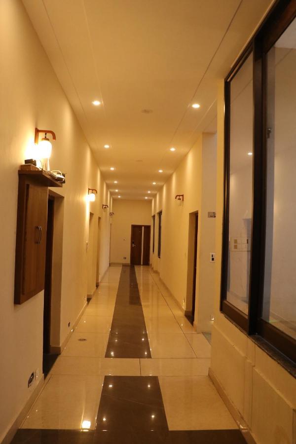 Hotel Pushap Palace Patiāla Dış mekan fotoğraf